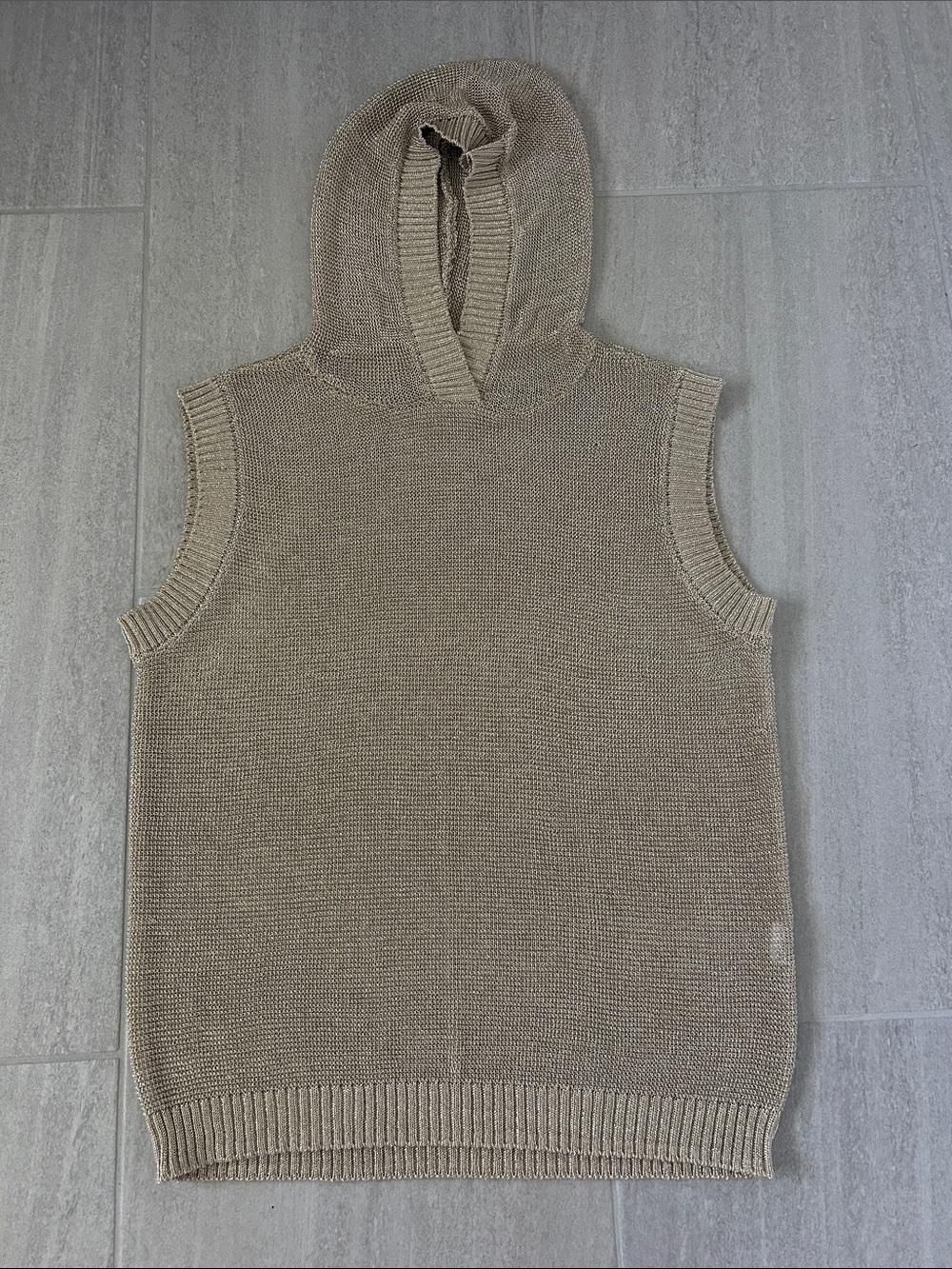 Zara Womens  Sleeveless Hooded Knit Vest in Beige-Taupe/Gold. Size Med 22” long